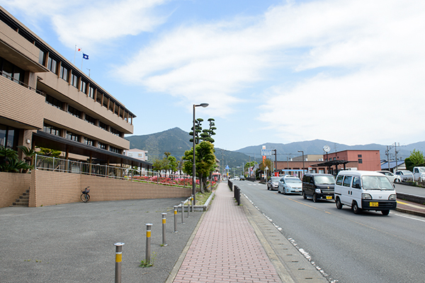 [写真]左側に「須恵町役場」が見えます。